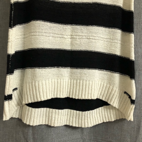 Cable & Gauge Striped Sleeveless Knit Sweater Tank - Picture 5 of 9
